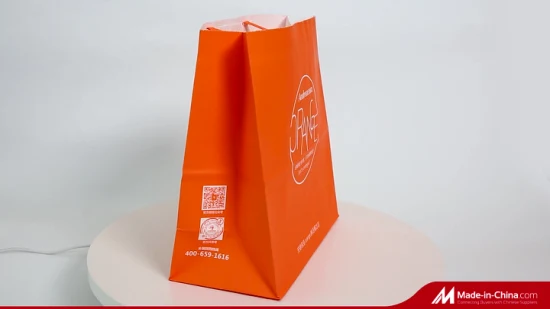 Sacos de papel para compras de presentes personalizados de luxo impressos com logotipo Kraft Sacos de compras para roupas com alças Rebites Bolsa de papel para transporte de roupas de cosméticos